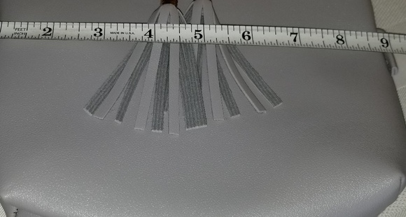 Tassel Detail 🎄Crossbody - Picture 3 of 4